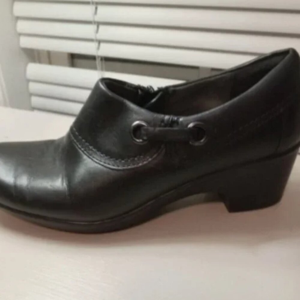 CLARKS Leather Booties Sz 7 Clogs Genette Danby Black Comfort Shoes Professor